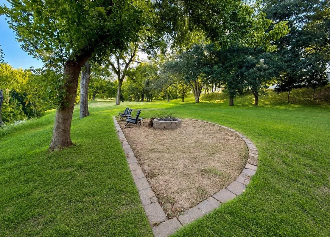 Photo of 101 Rose Way