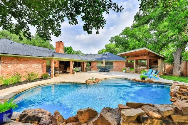 Photo of 1533 Elmwood Drive