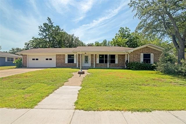 Photo of 1107 Royal Drive