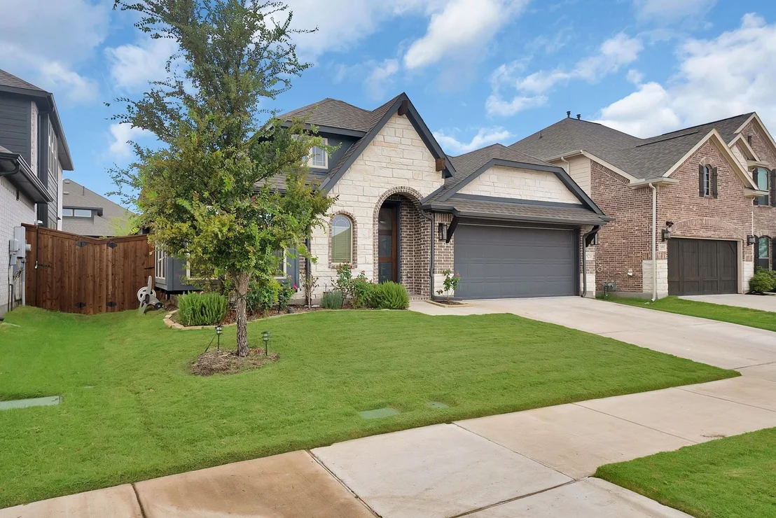 Photo of 1521 Alexander Drive