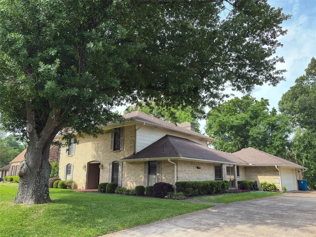 Photo of 802 Circle Drive