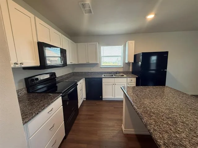 Photo of 7649 Vineyard Drive