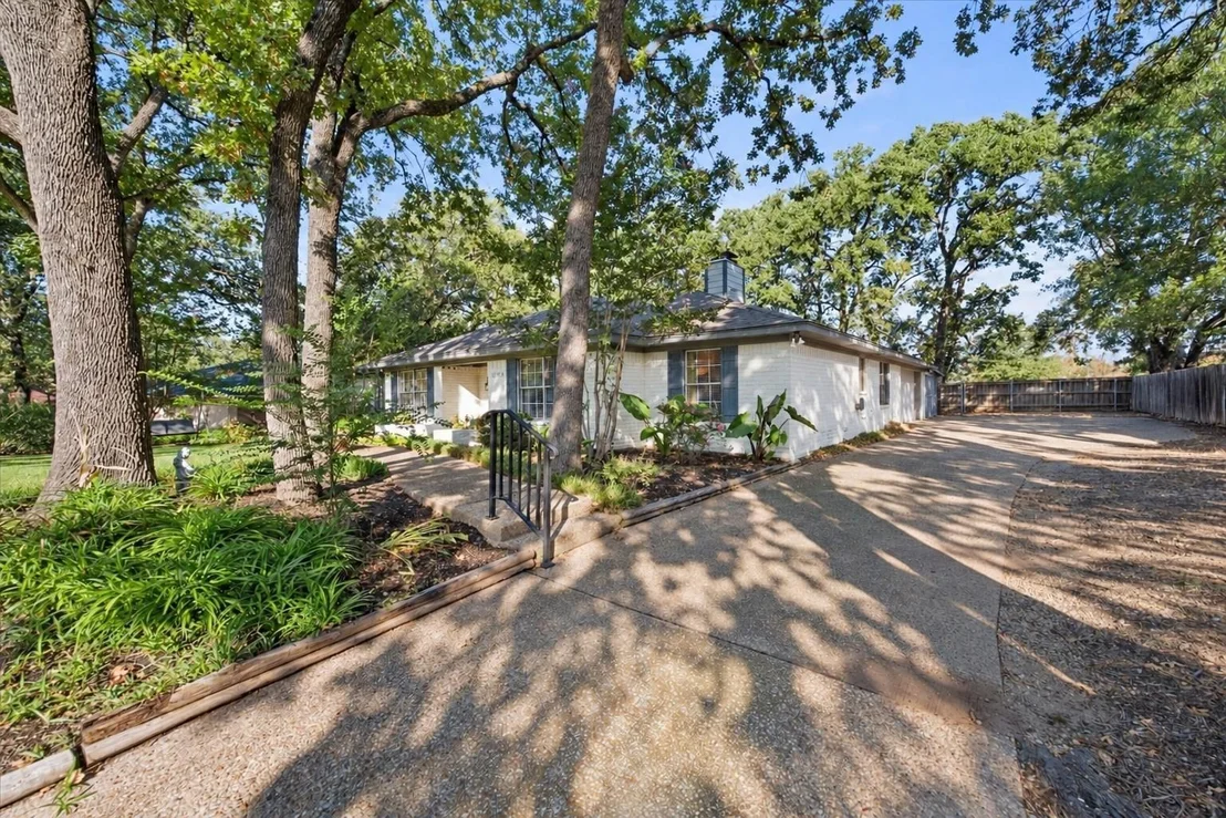 Photo of 929 Madison Square