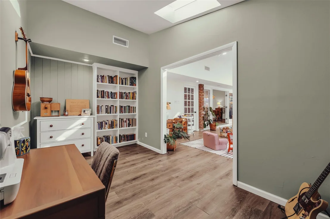 Photo of 2112 Gregory Lane