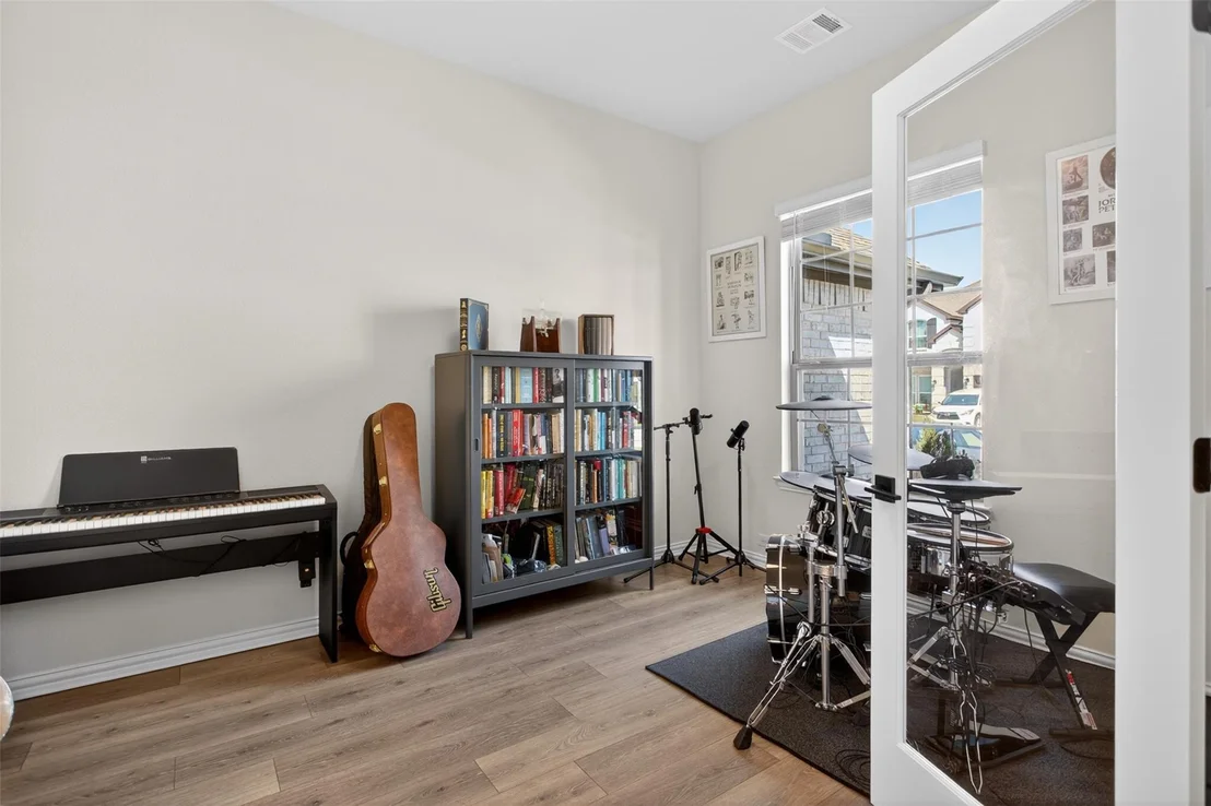 Photo of 1121 Alaska Drive