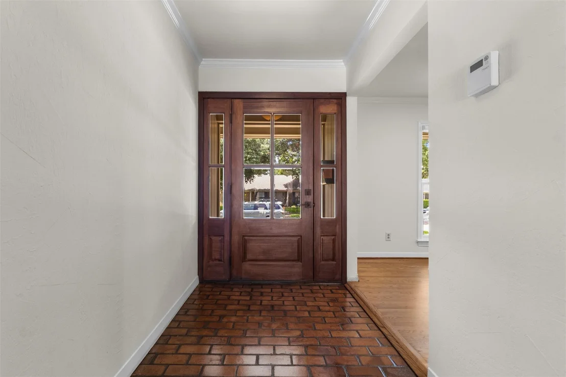Photo of 908 Vinecrest Lane