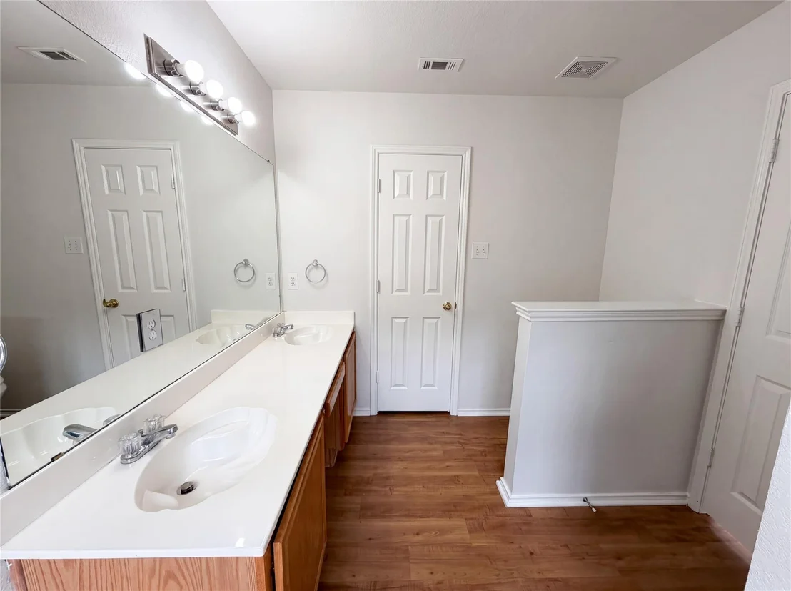 Photo of 5432 Nuthatch Street