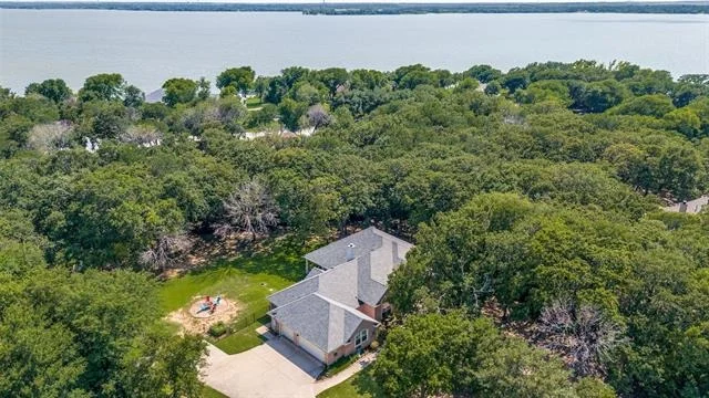 Photo of 4401 Oak Shores Circle