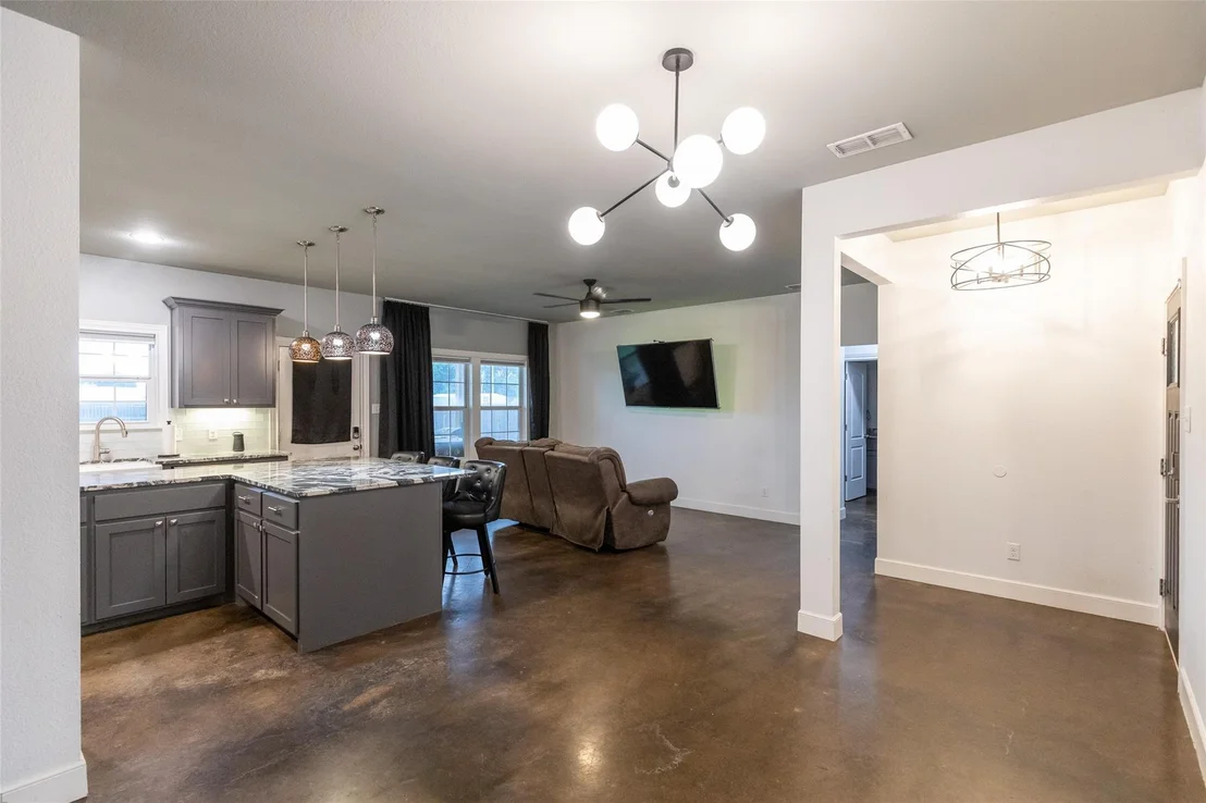 Photo of 901 Kelley Lane