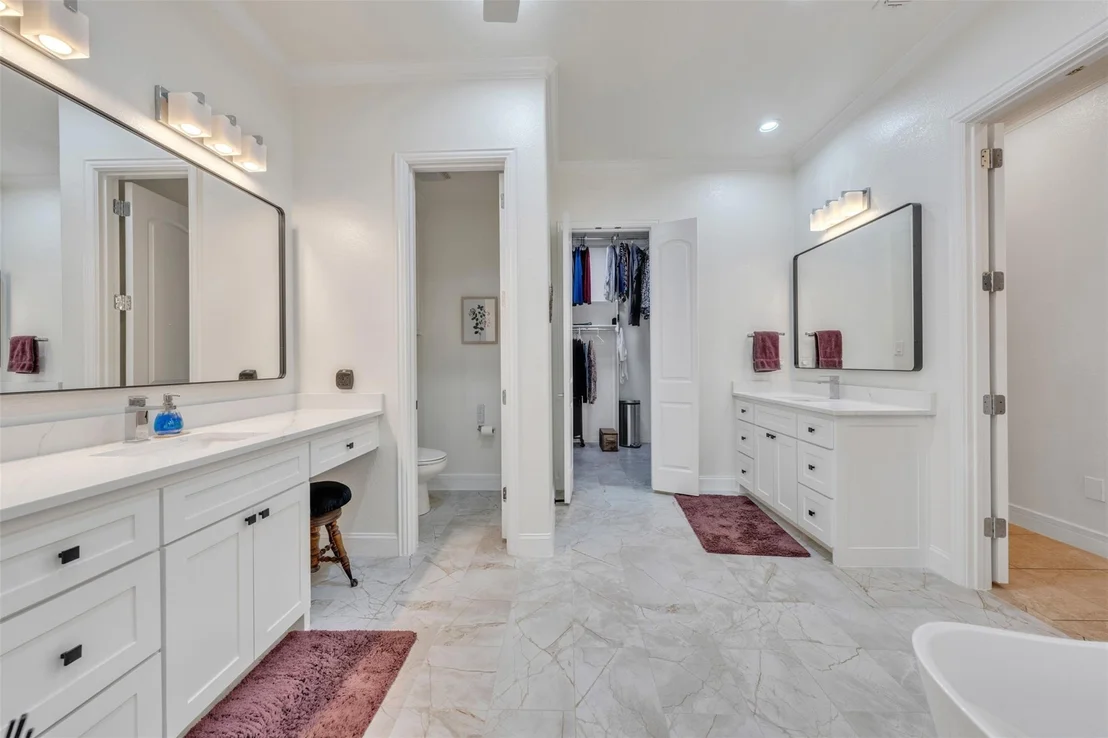 Photo of 2400 Vineyard Drive