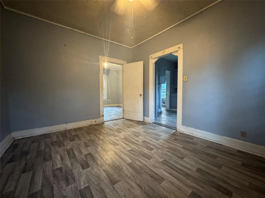 Photo of 2721 Homan Avenue