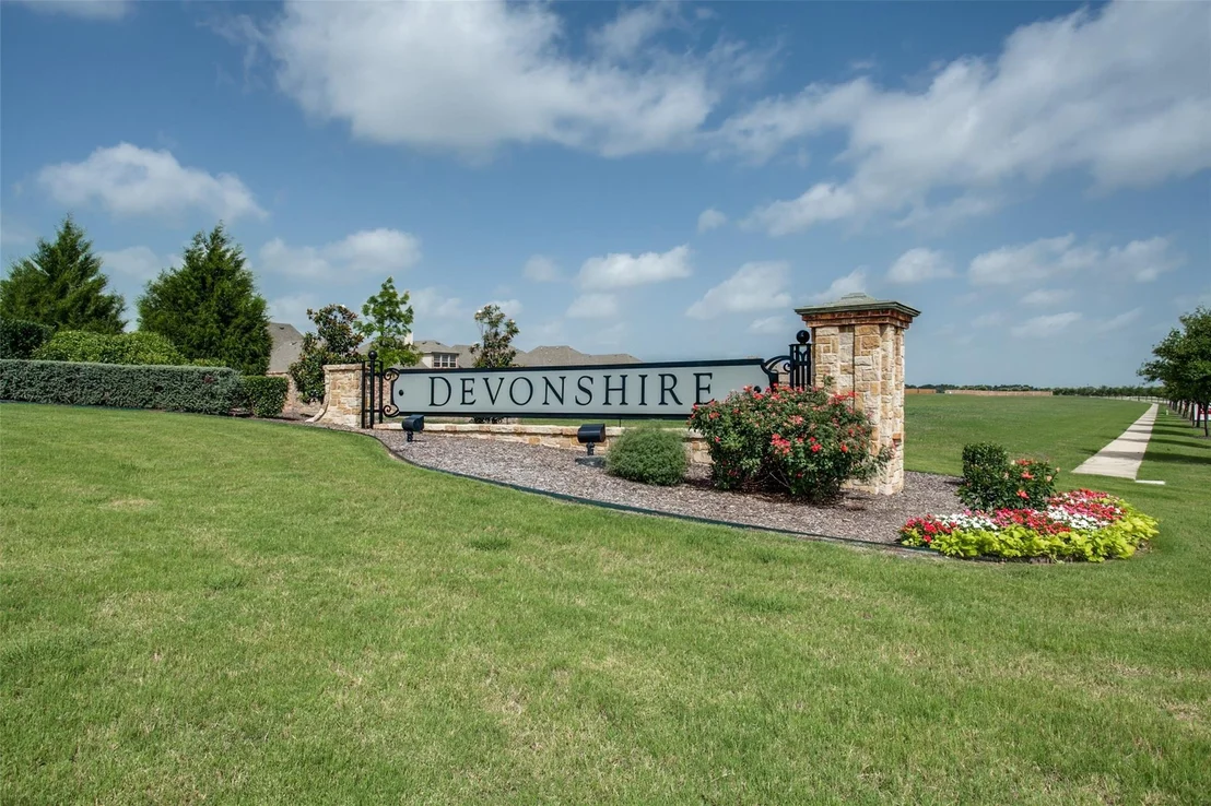 Photo of 1104 Devonshire Drive N