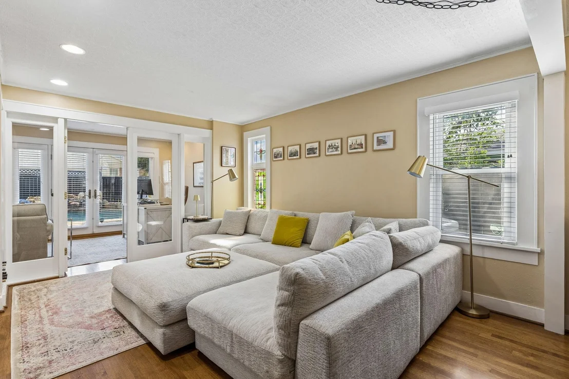 Photo of 2235 Mistletoe Boulevard