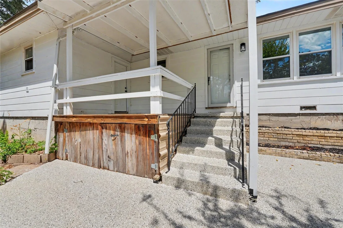 Photo of 4600 Robinwood Drive