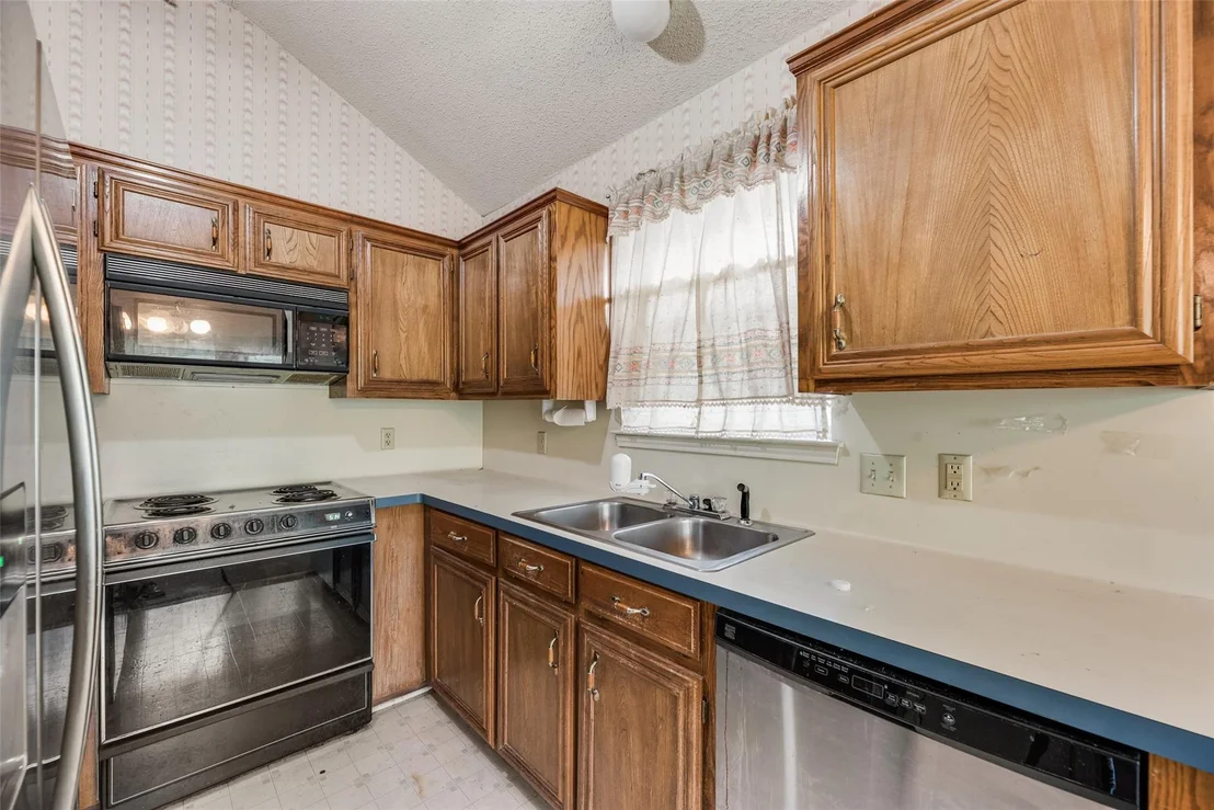 Photo of 6010 Maple Leaf Drive