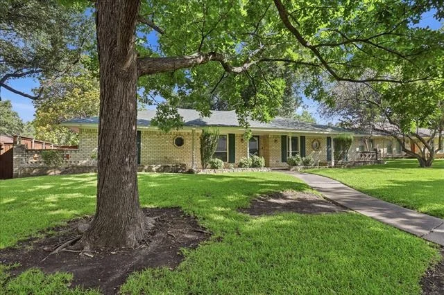 Photo of 1512 Cliffbrook Drive