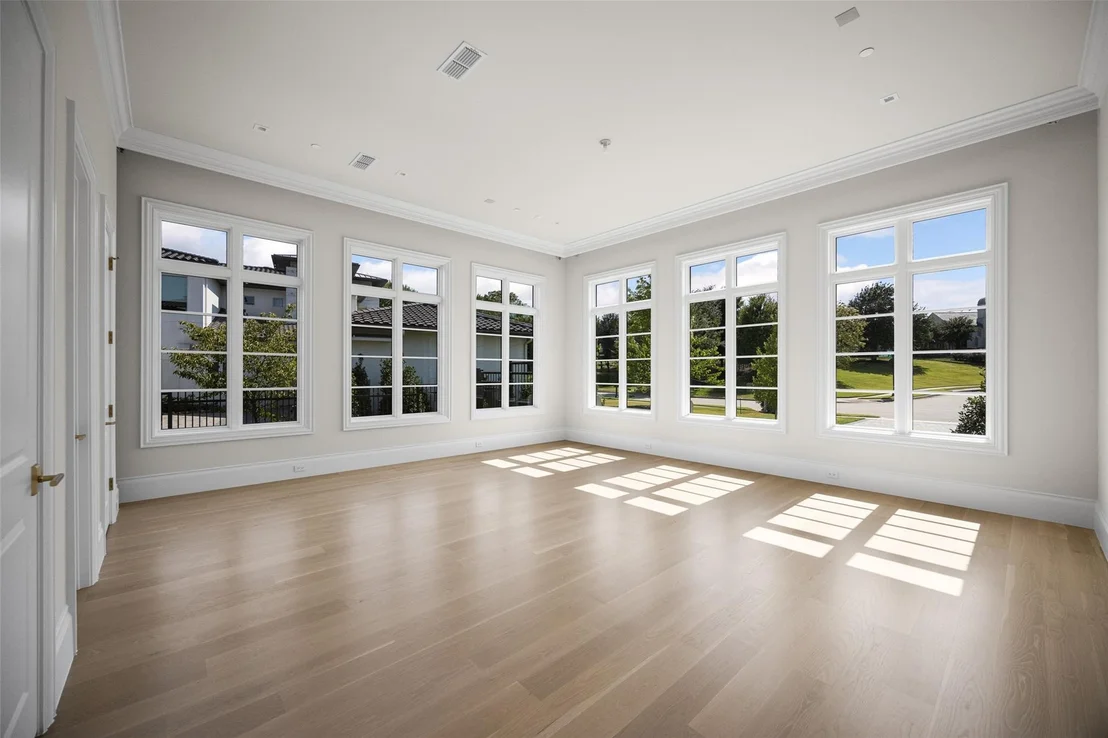 Photo of 402 Lakeway Drive