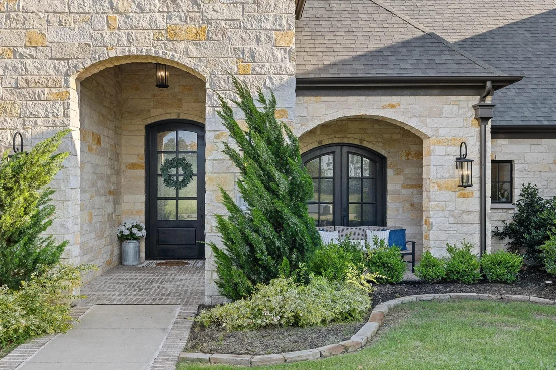 Photo of 660 Louise Drive
