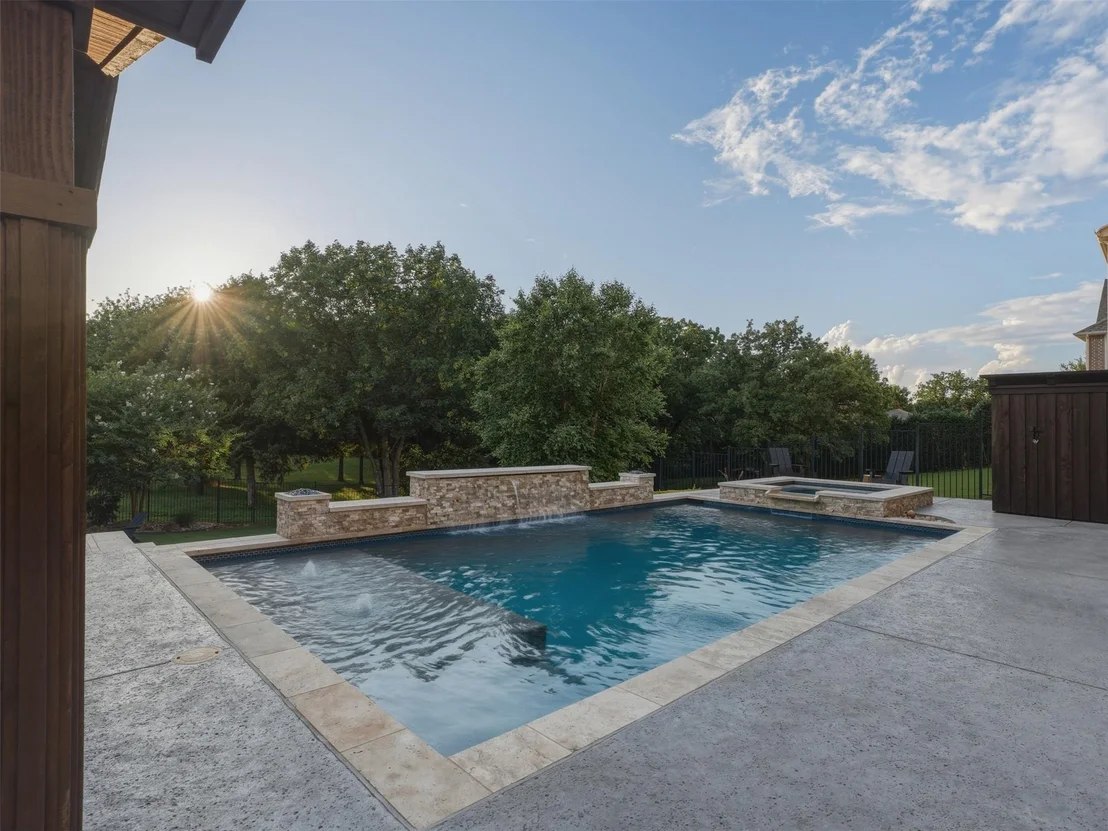 Photo of 1221 Falcon Drive