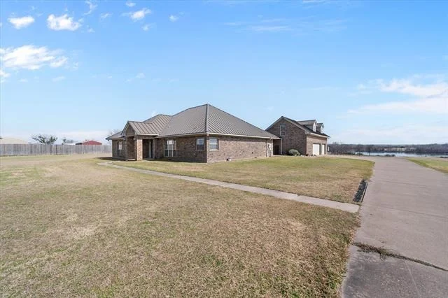 Photo of 1141 Lake Halbert Road
