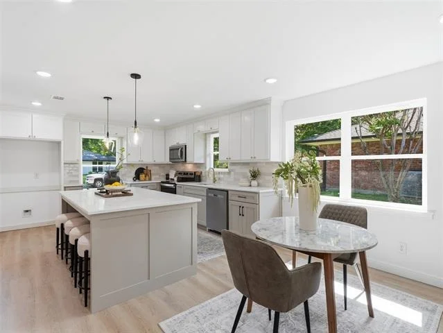 Photo of 2369 Claridge Circle
