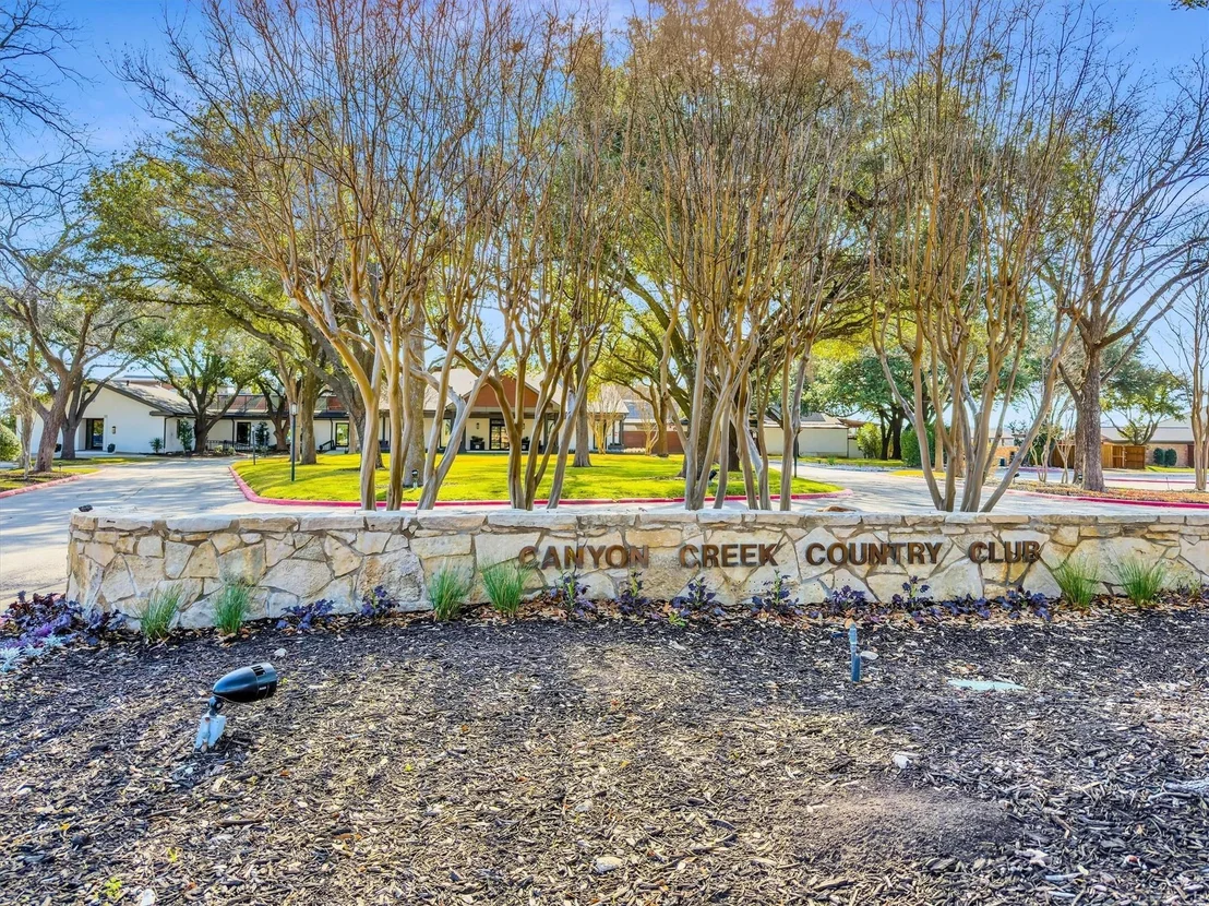 Photo of 2202 Custer Parkway