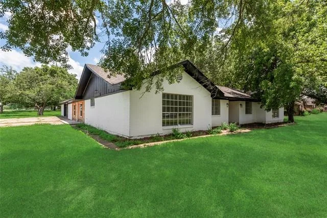 Photo of 906 Mesquite Lane