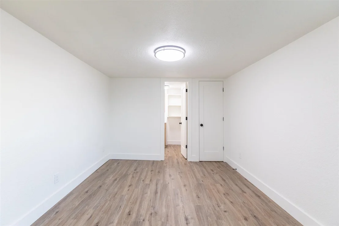 Photo of 909 Lane Avenue