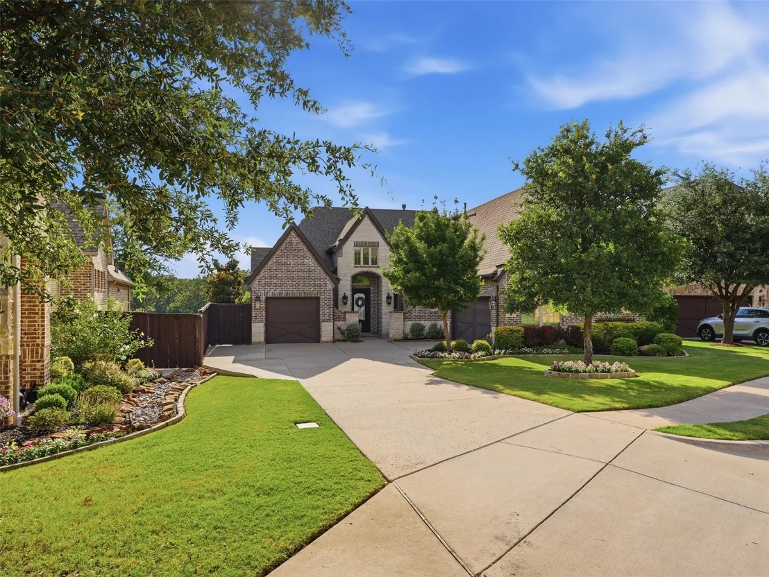 Photo of 1221 Falcon Drive
