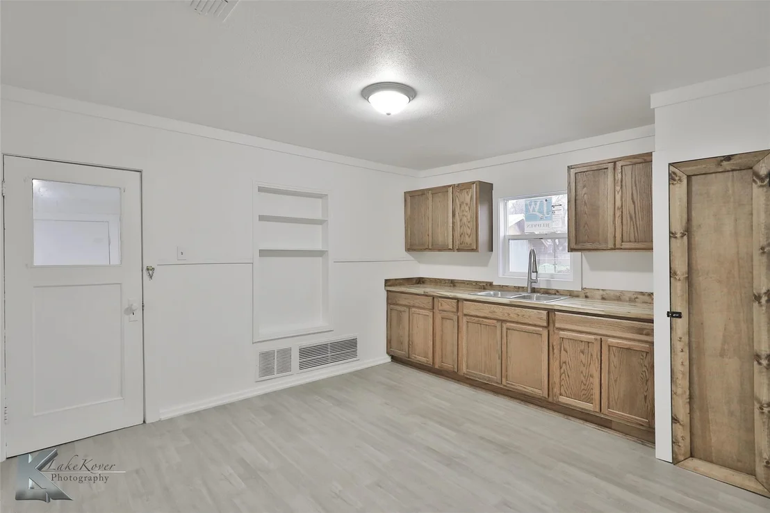 Photo of 2225 Russell Avenue