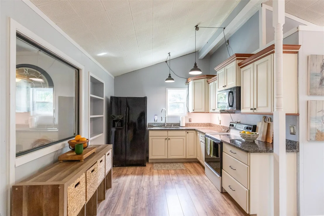 Photo of 9732 Cove Road