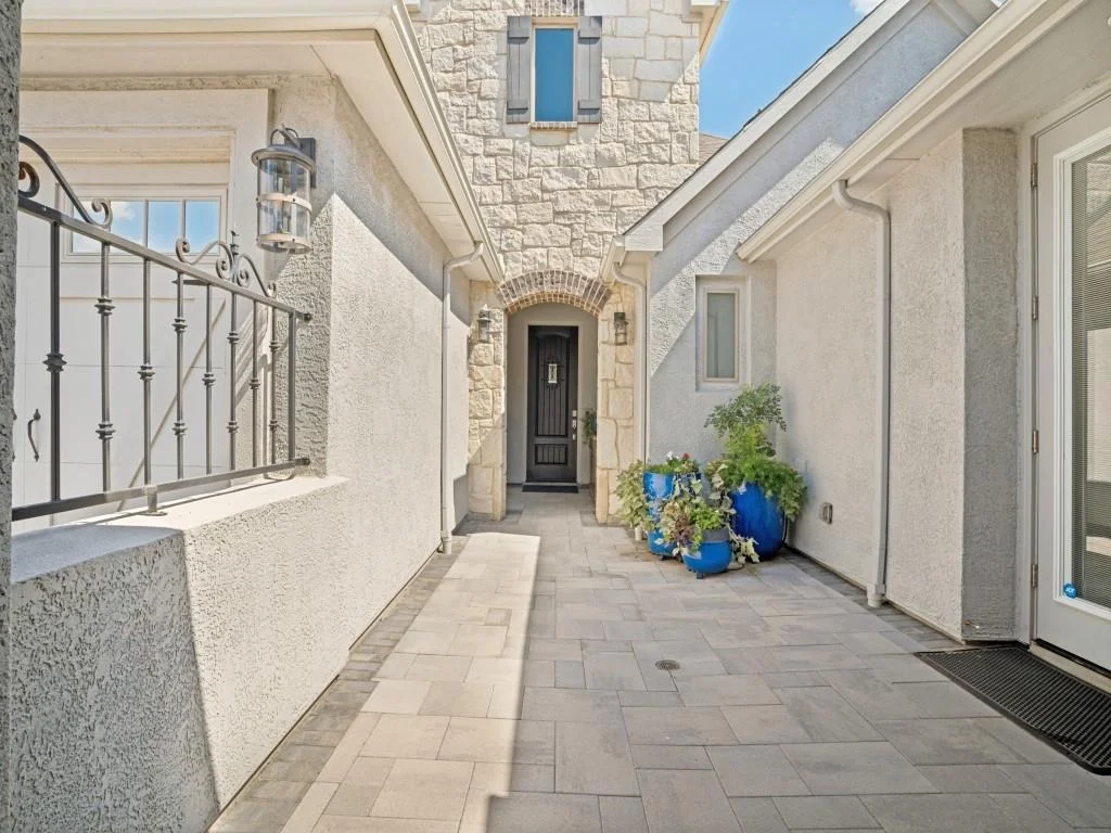 Photo of 8117 Cocobolo Drive