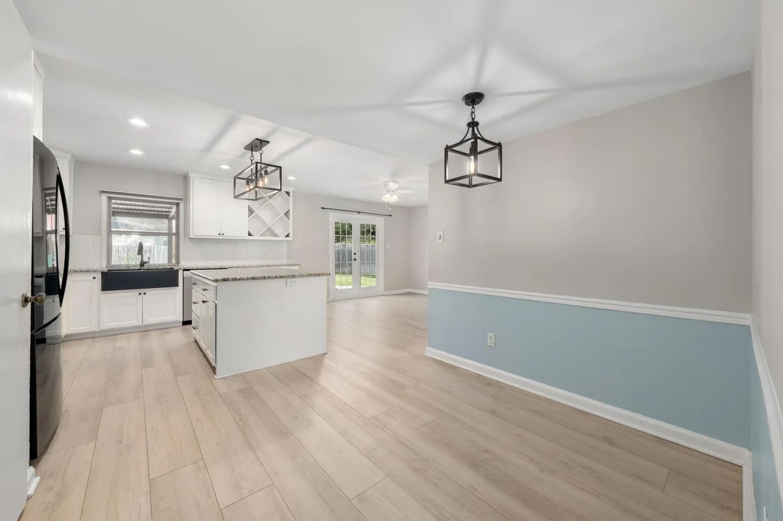 Photo of 413 Sandy Knoll Drive