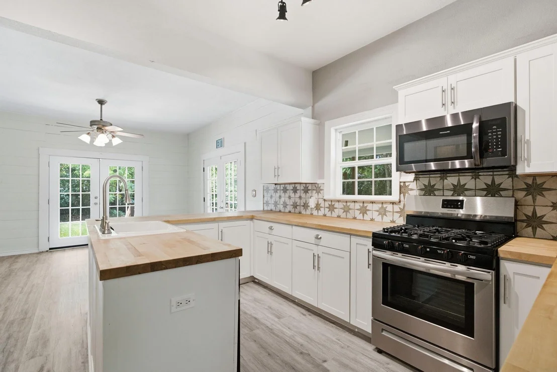 Photo of 1009 N Pacific