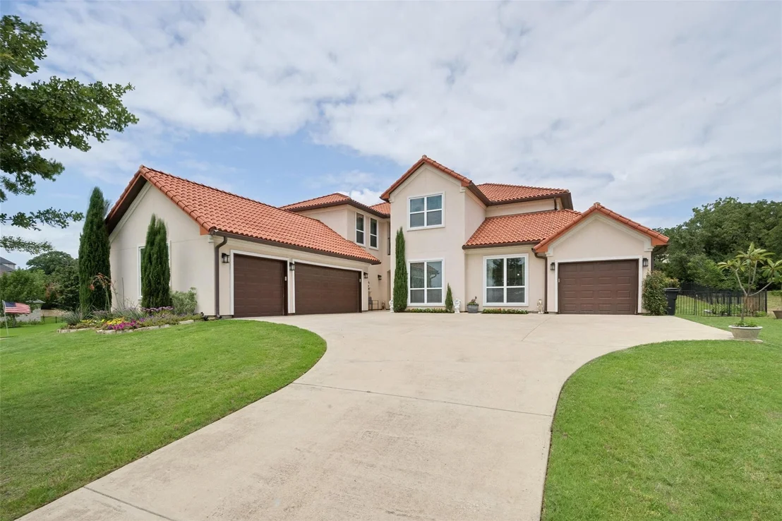 Photo of 2501 Oak Bluff Drive