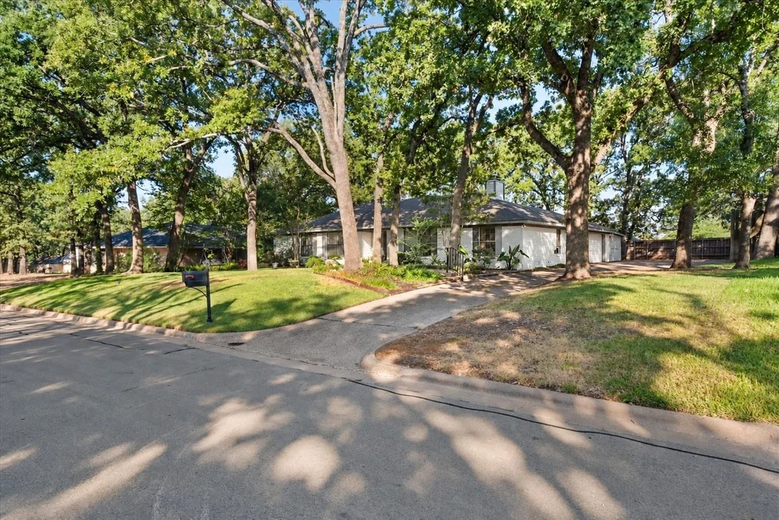 Photo of 929 Madison Square