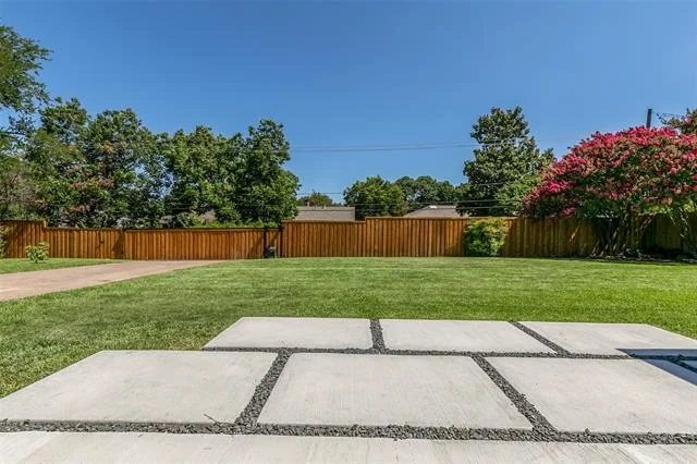Photo of 7431 Larchview