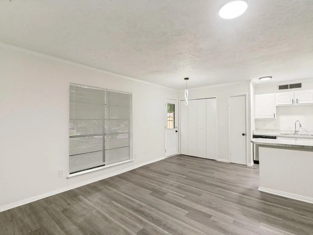 Photo of 905 Hawthorne Drive