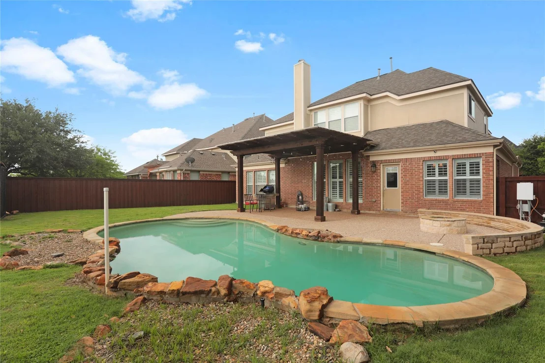 Photo of 830 Woodview Drive