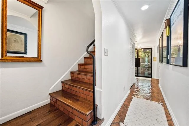 Photo of 2202 Highland Circle