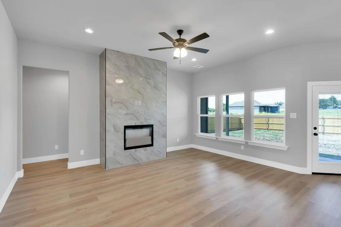 Photo of 350 E Lamar Street