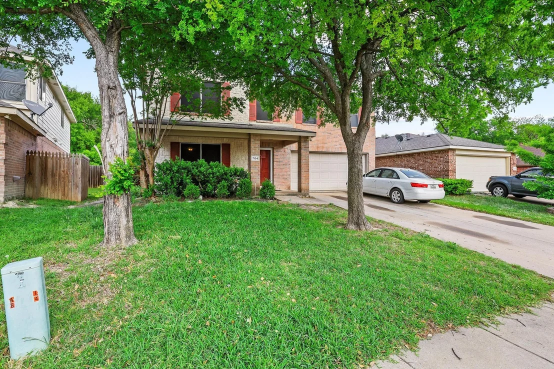 Photo of 704 Acacia Drive