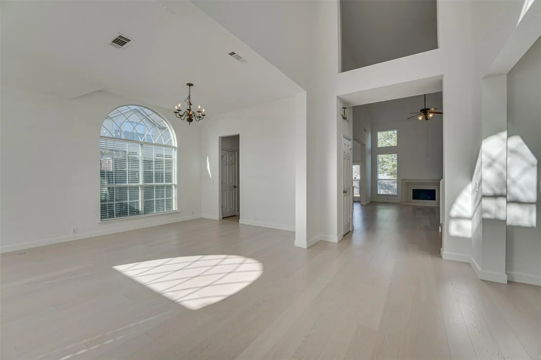 Photo of 558 Presidio Drive