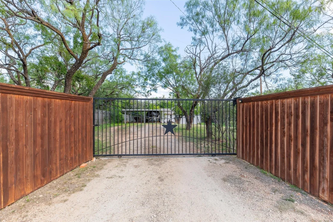 Photo of 9732 Cove Road