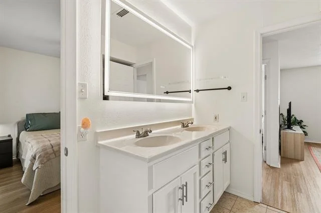 Photo of 5633 Powers Street