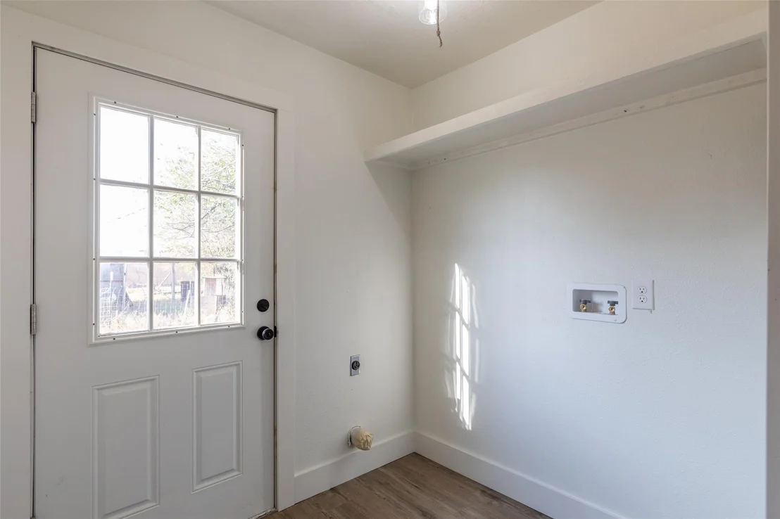 Photo of 909 Lane Avenue