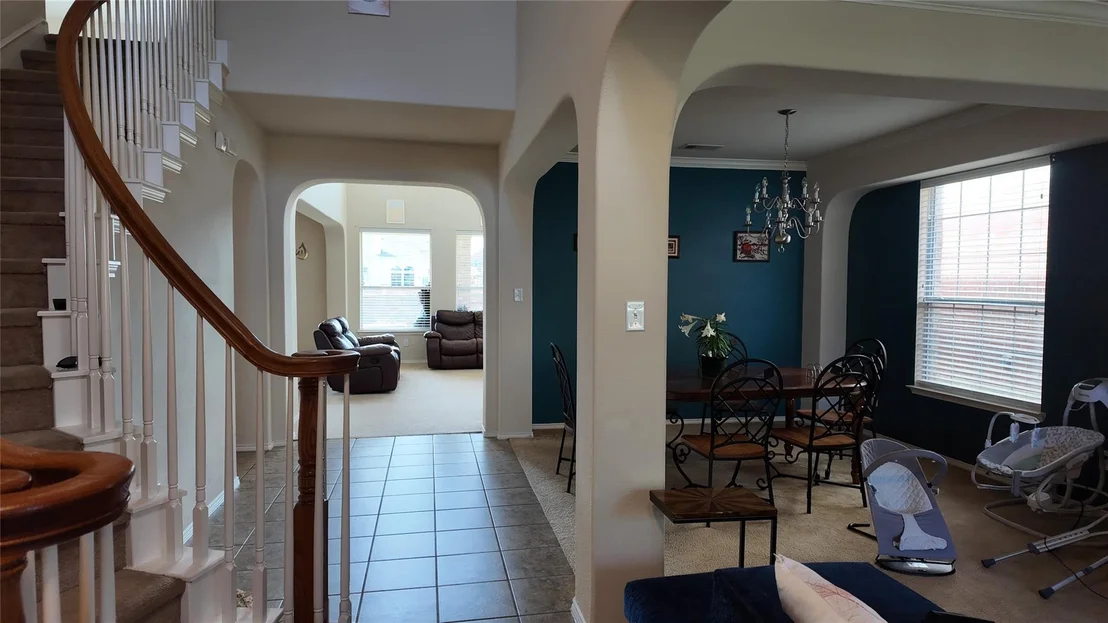 Photo of 421 Roundrock Lane