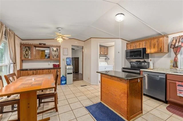 Photo of 3870 Lake Shore Drive