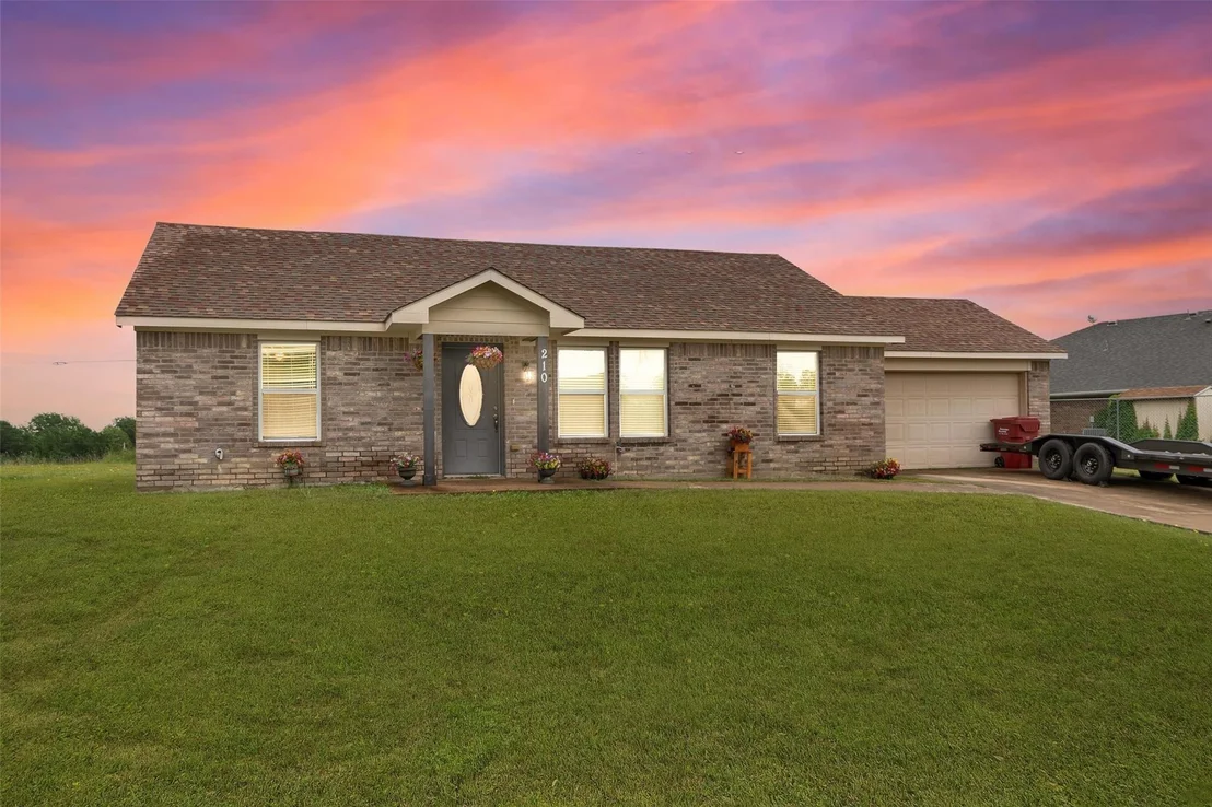 Photo of 210 Hilltop Circle