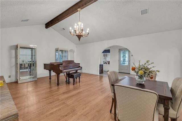 Photo of 1064 Warren Road